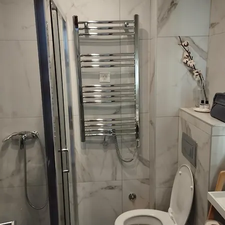 Marsal, Titova アパート *