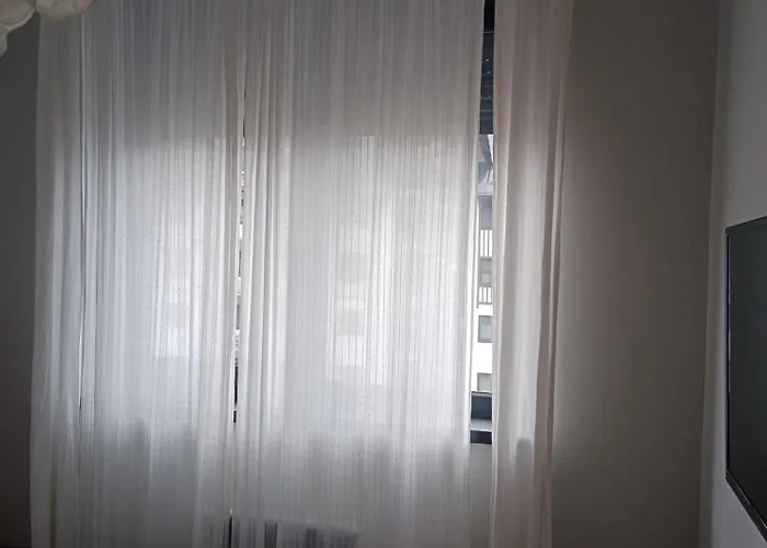 Marsal, Titova شقة